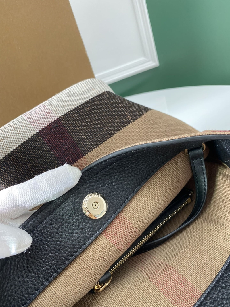 Bv*b*rry hobo bags